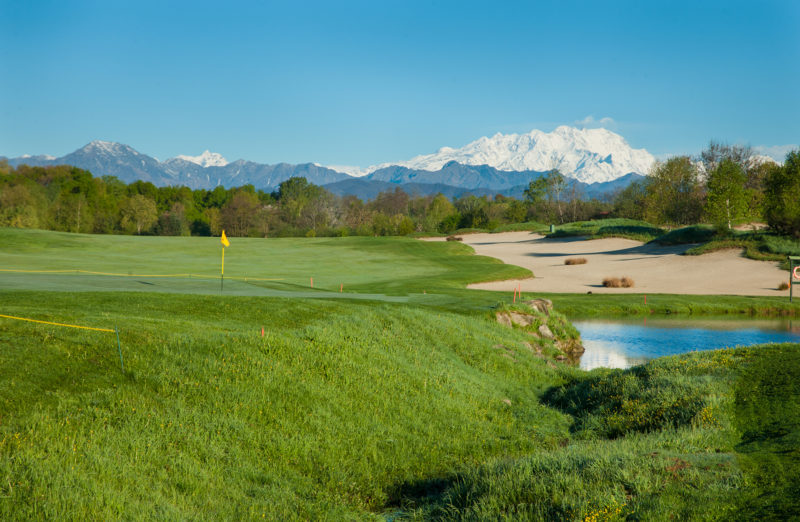 Out-Of-Bounds_Bogogno_golfbana