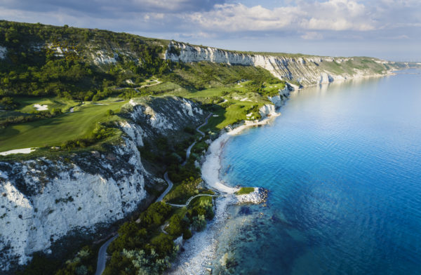 Out-Of-Bounds_Thracian-Cliffs_golfbana