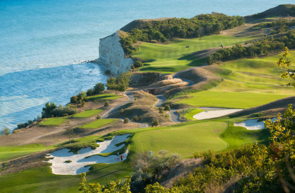 Out-Of-Bounds_Thracian-Cliffs_golfbana