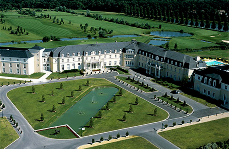 Out-Of-Bounds_Dolce-Chantilly_hotell