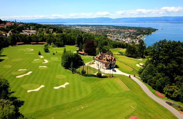 Out-Of-Bounds_Evian_golfbana