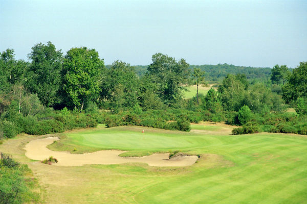 Out-Of-Bounds_Golf-du-Medoc_golfbana