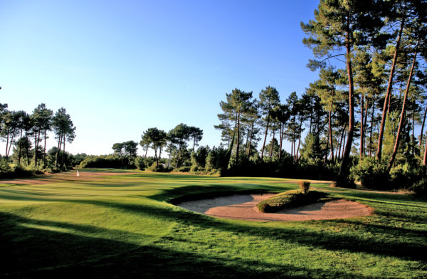 Out-Of-Bounds_Golf-du-Medoc_golfbana