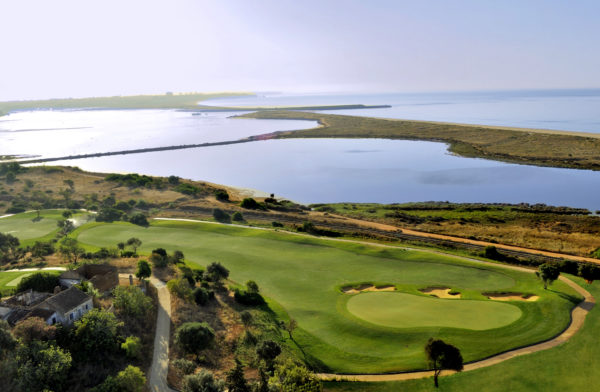 Out-Of-Bounds_Onyria-Palmares_golfbana