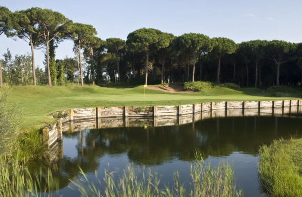 Out-Of-Bounds_Emporda_golfbana