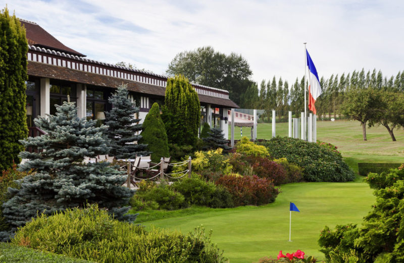 Out-Of-Bounds_Golf-Deauville_golfbana